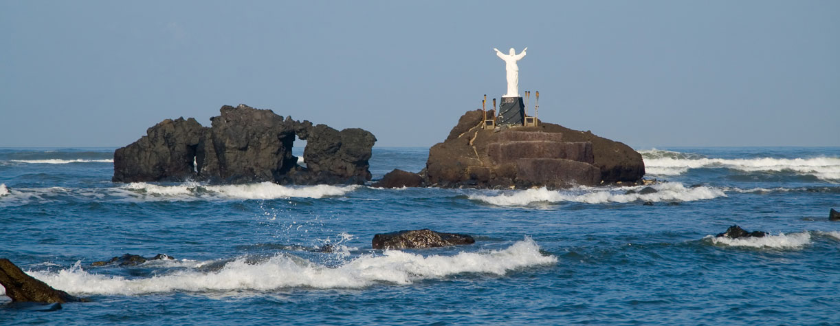Statue overlooking the sea, Acajutla, El-Salvador